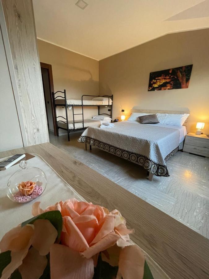 Отель Divino Bistrot E Relais Lenola Экстерьер фото